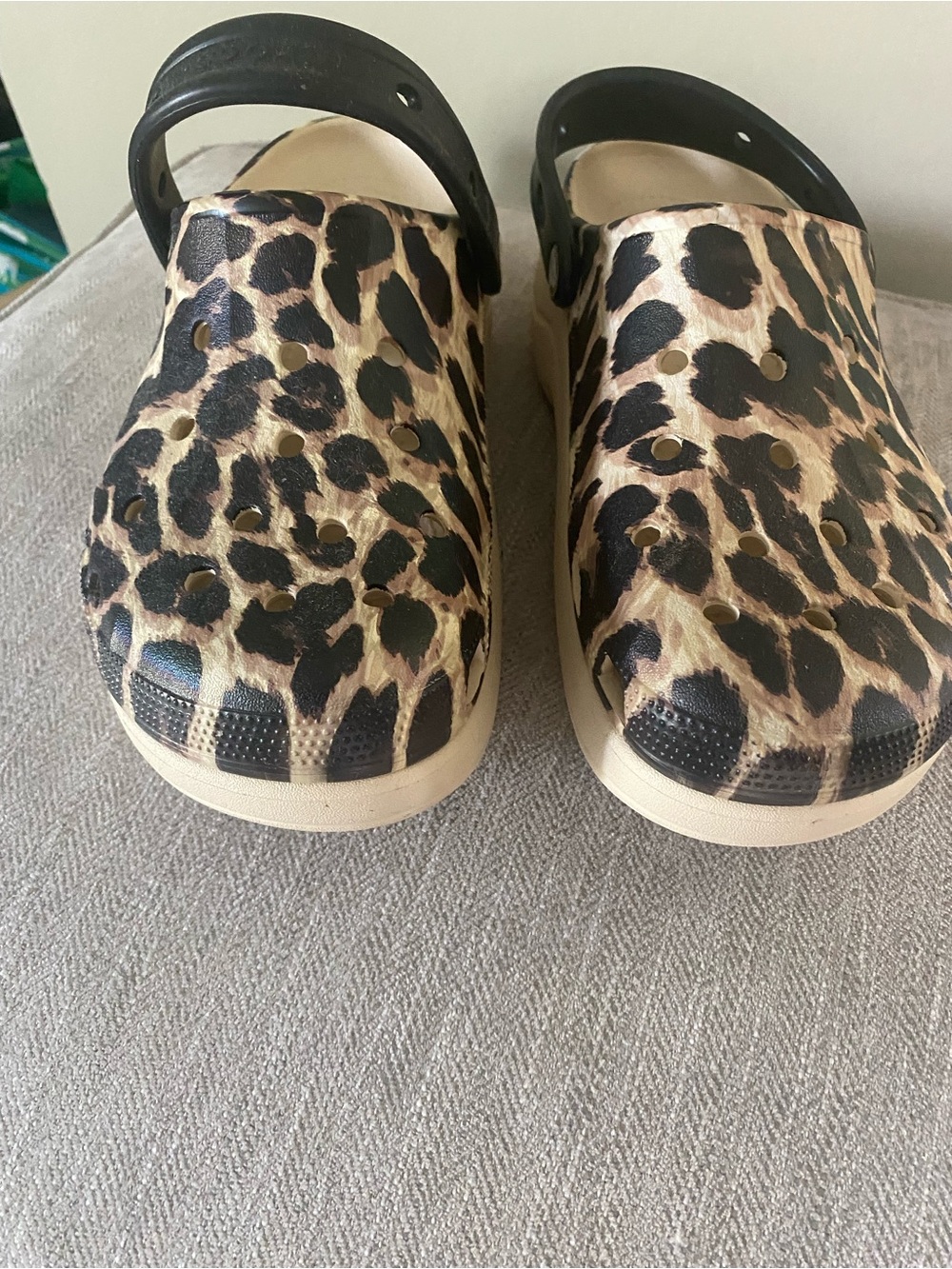 Women’s Leopard Print clogs NWOT